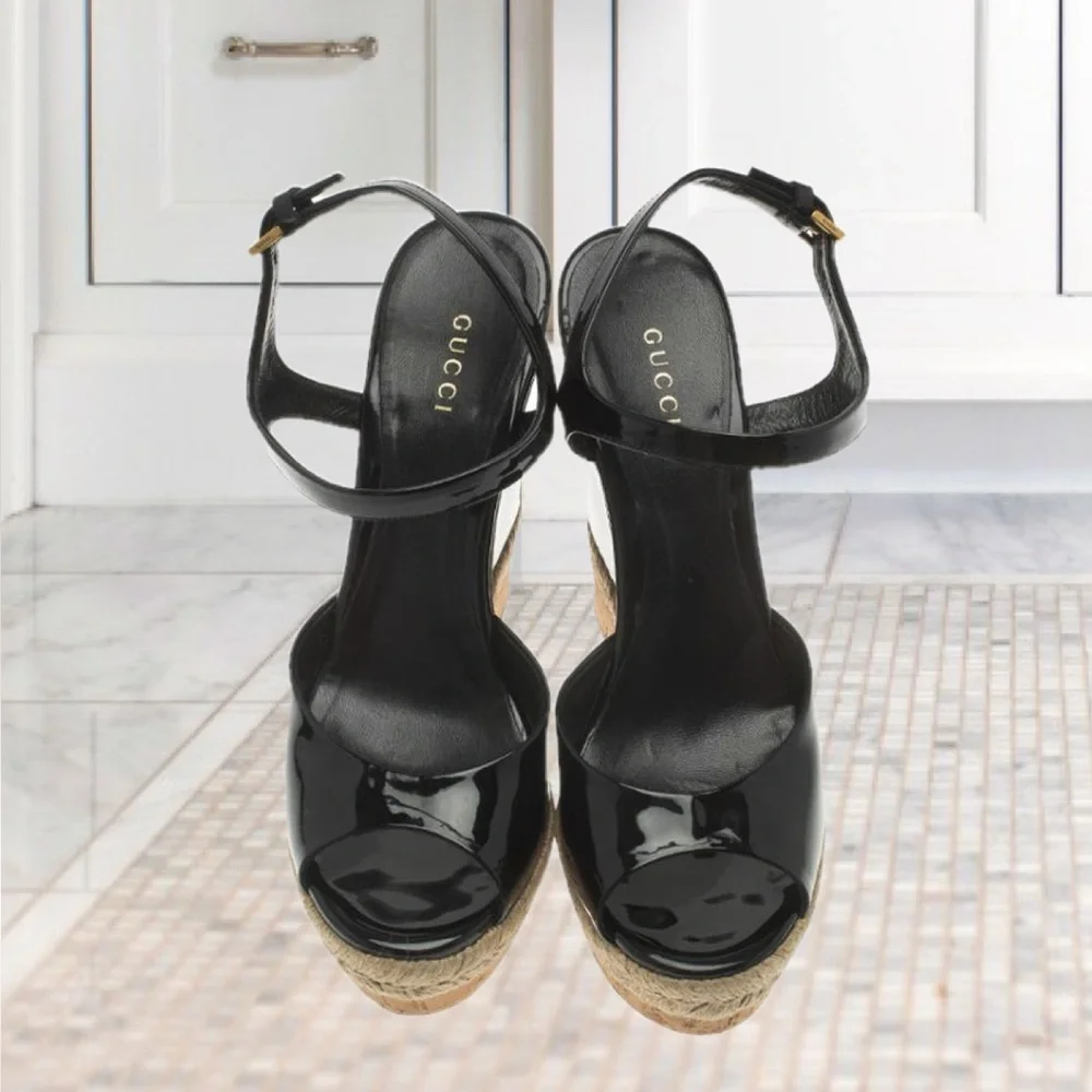 AUTHENTIC GUCCI BLACK PATENT LEATHER SANDALS - Picture 4 of 8
